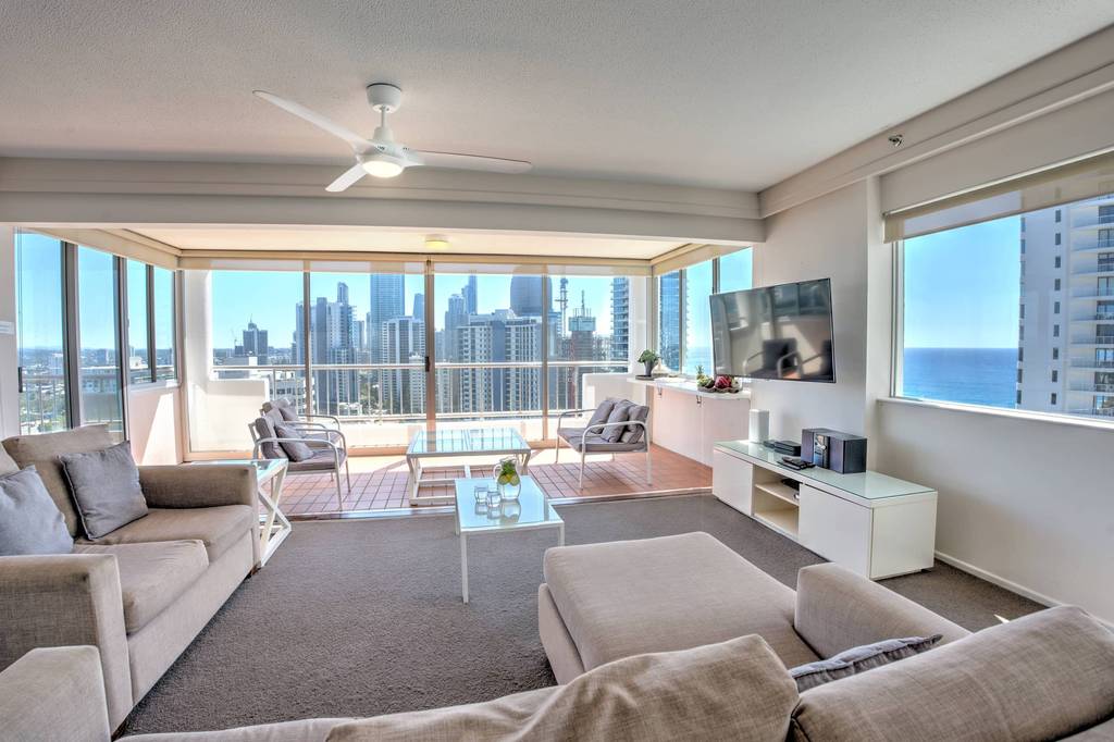 2 Bedroom Superior apartment 20B, living and kitchen