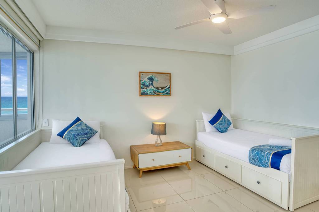 3 Bedroom Ocean – third bedroom with twin singles